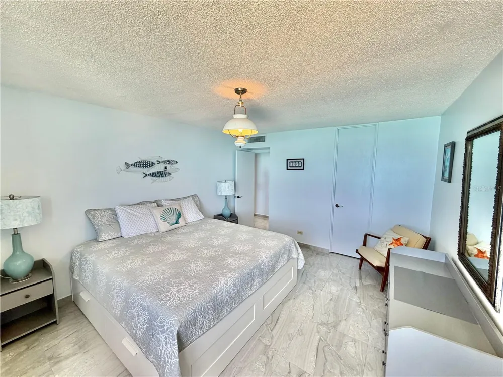 Villas del Mar Este PH AV. ISLA VERDE #H Carolina, PR 00979