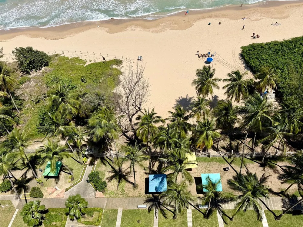 Villas del Mar Este PH AV. ISLA VERDE #H Carolina, PR 00979