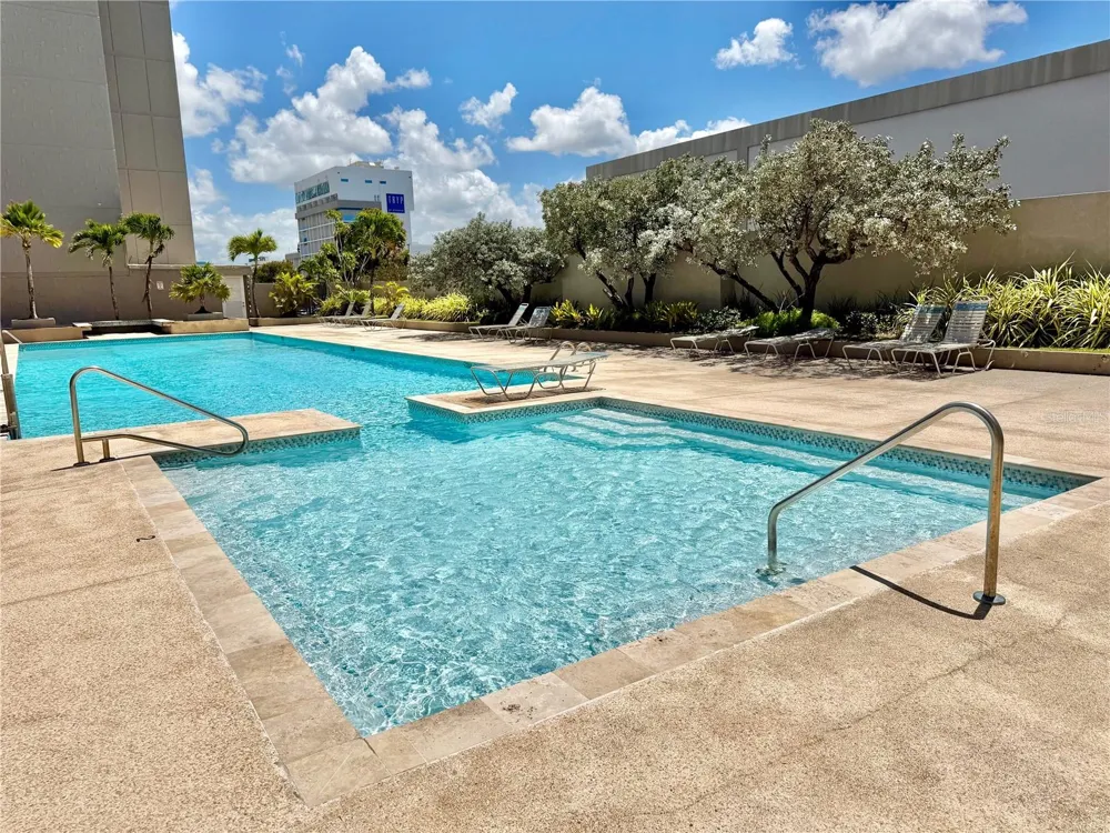 Villas del Mar Este PH AV. ISLA VERDE #H Carolina, PR 00979