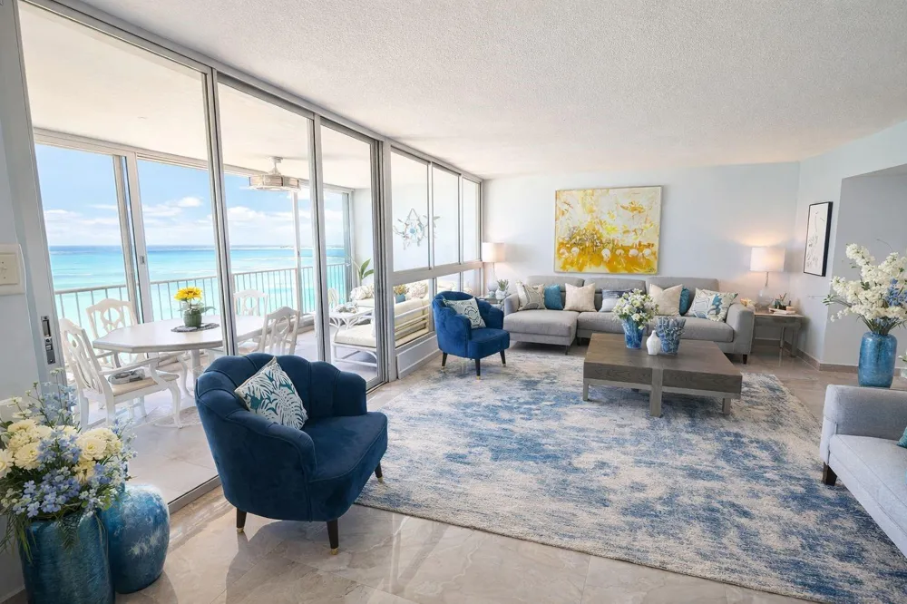 Villas del Mar Este PH AV. ISLA VERDE #H Carolina, PR 00979