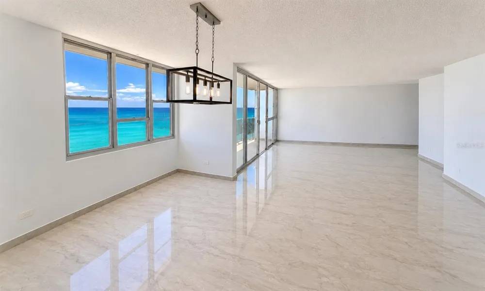 Villas del Mar Este PH AV. ISLA VERDE #H Carolina, PR 00979