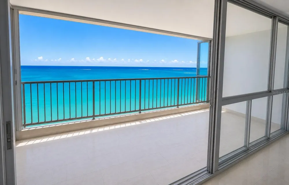 Villas del Mar Este PH AV. ISLA VERDE #H Carolina, PR 00979