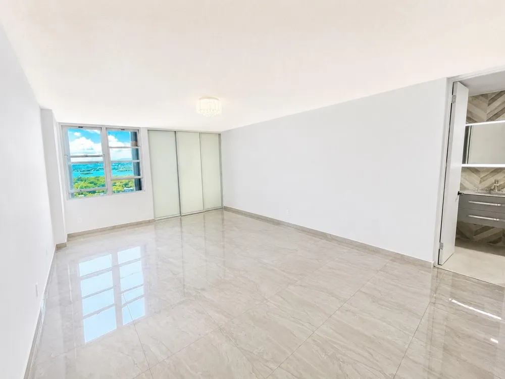 Villas del Mar Este PH AV. ISLA VERDE #H Carolina, PR 00979