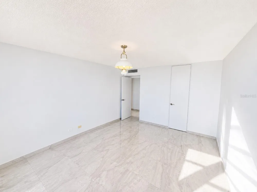 Villas del Mar Este PH AV. ISLA VERDE #H Carolina, PR 00979