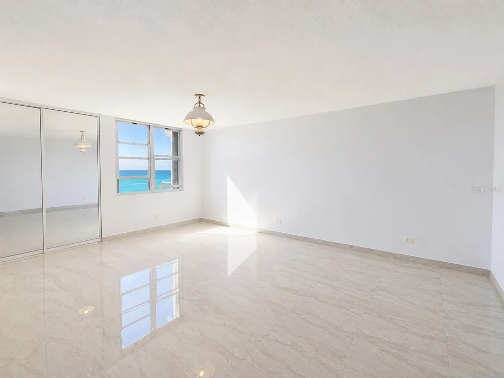 Villas del Mar Este PH AV. ISLA VERDE #H Carolina, PR 00979