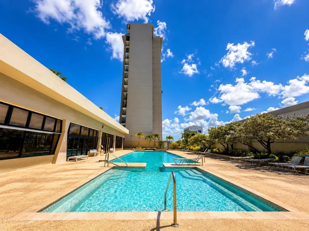 Villas del Mar Este PH AV. ISLA VERDE #H Carolina, PR 00979