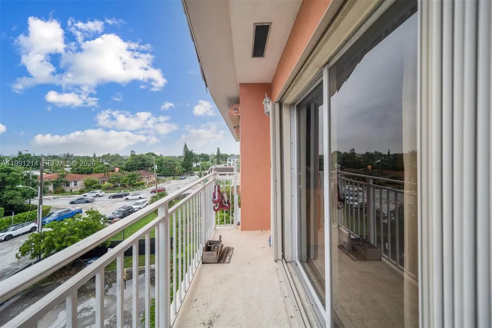 9008 Collins Ave #402 Surfside, FL 33154