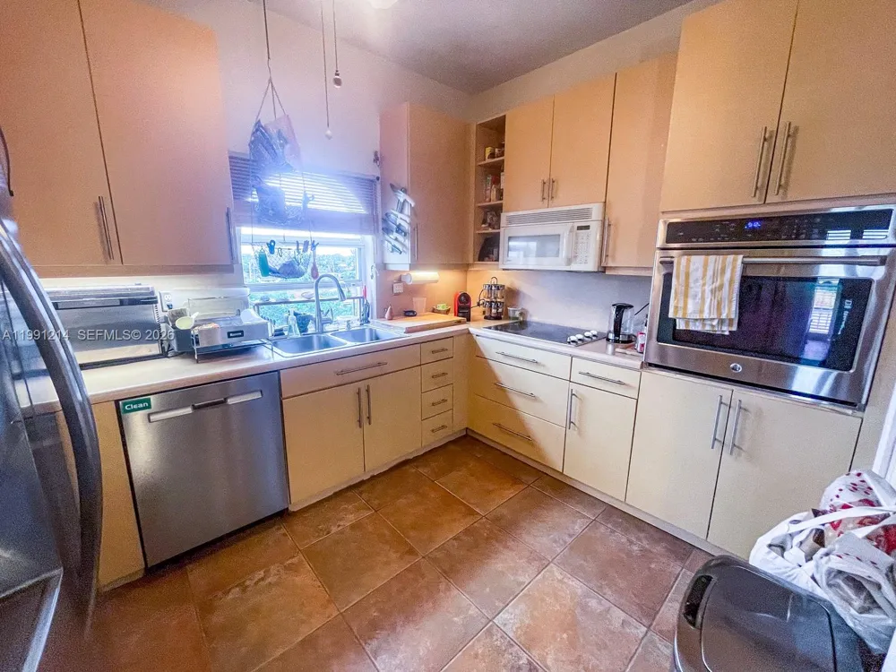 9008 Collins Ave #402 Surfside, FL 33154