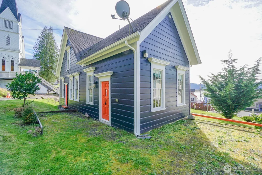 99 Main Street Cathlamet, WA 98612