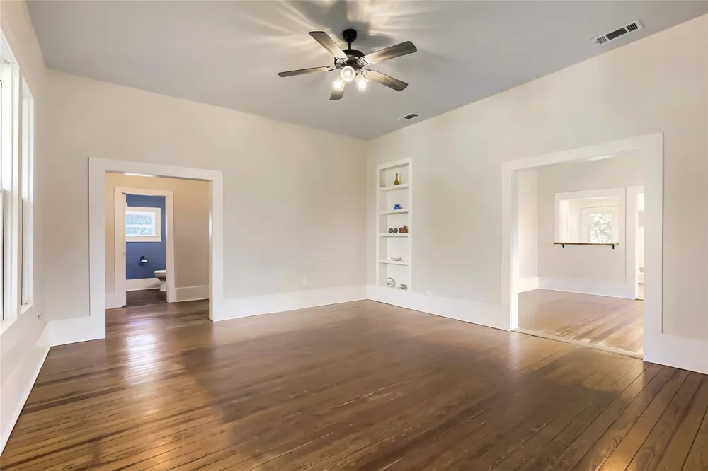 208 Avenue B Elgin, TX 78621