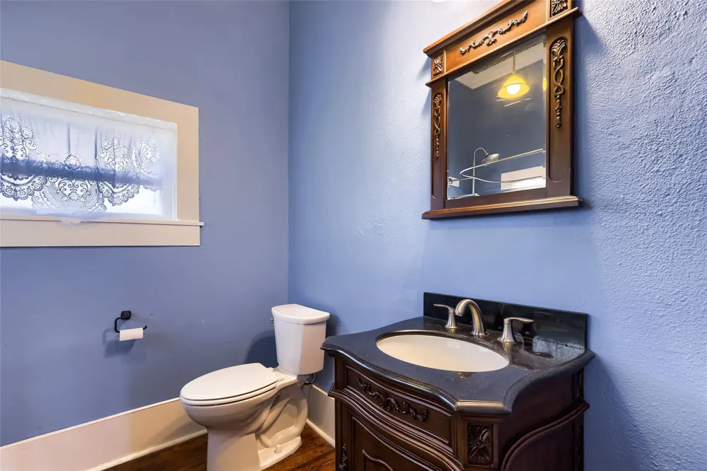 208 Avenue B Elgin, TX 78621