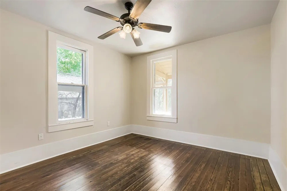 208 Avenue B Elgin, TX 78621