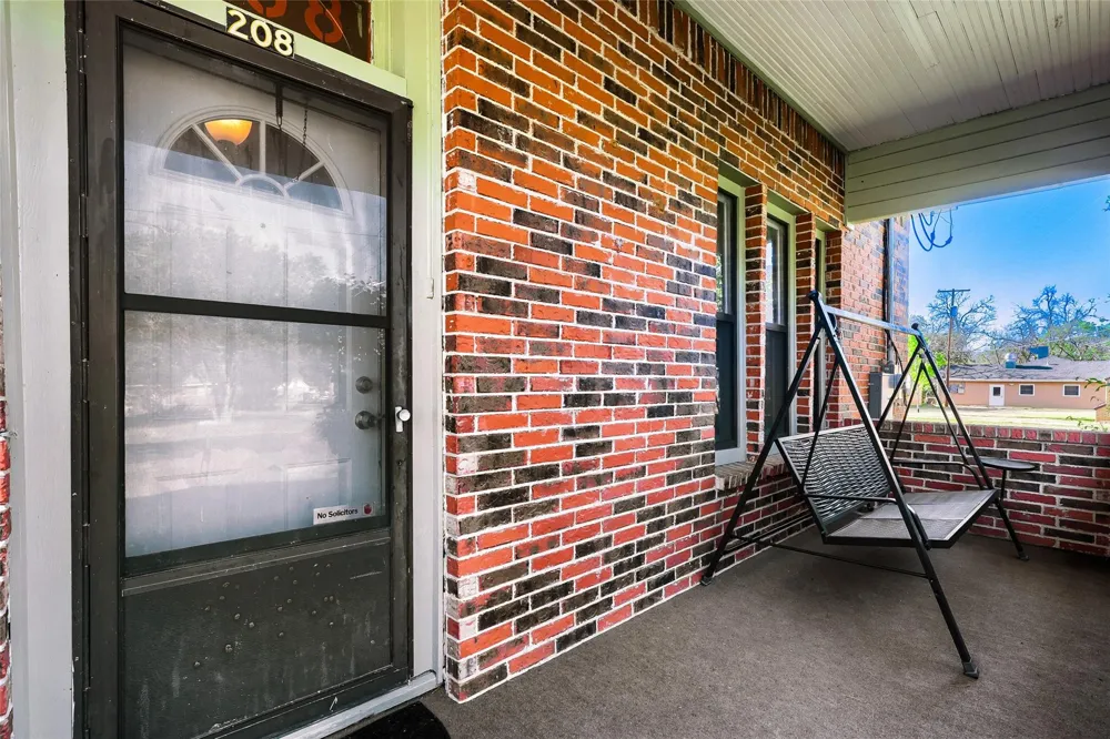 208 Avenue B Elgin, TX 78621