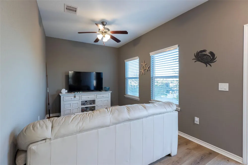 1126 3 Ks San Leon, TX 77539