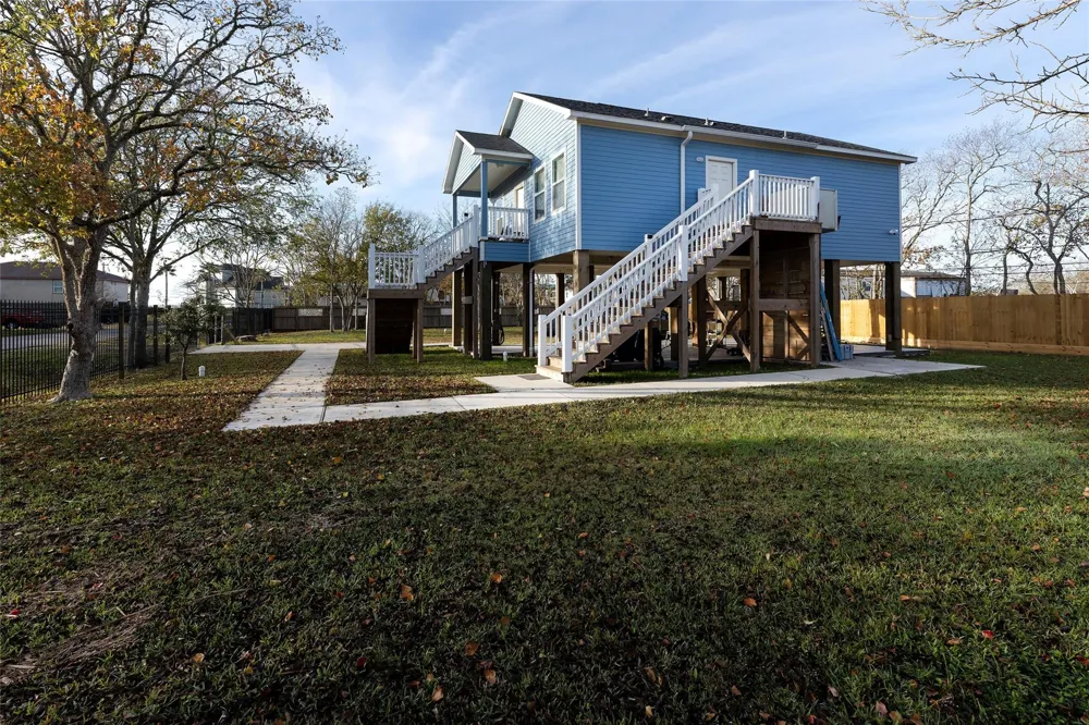 1126 3 Ks San Leon, TX 77539