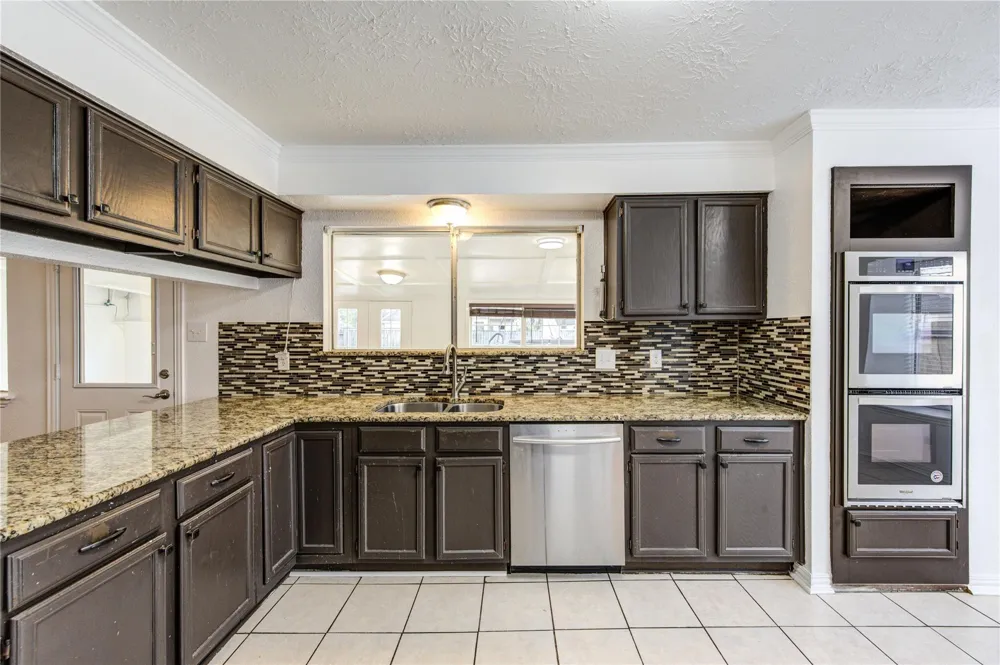 17811 Wake Court Crosby, TX 77532