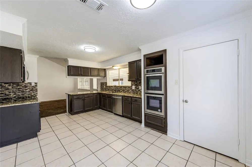 17811 Wake Court Crosby, TX 77532