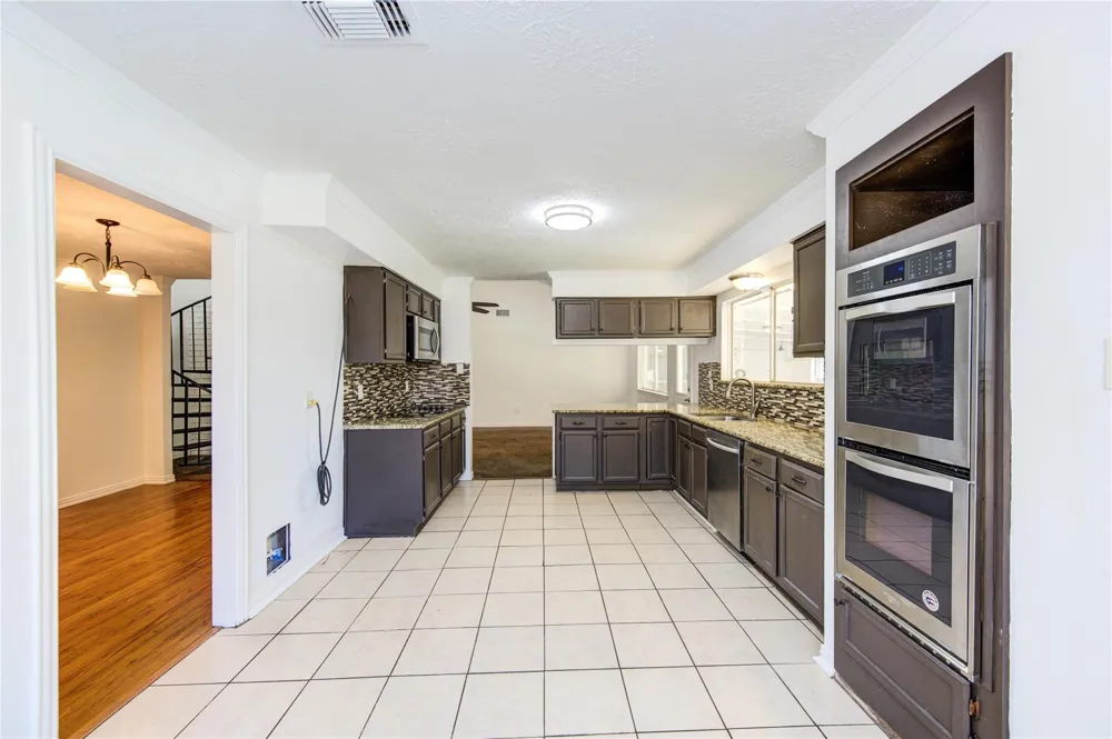 17811 Wake Court Crosby, TX 77532