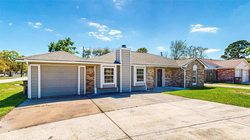 4914 29th Street Dickinson, TX 77539