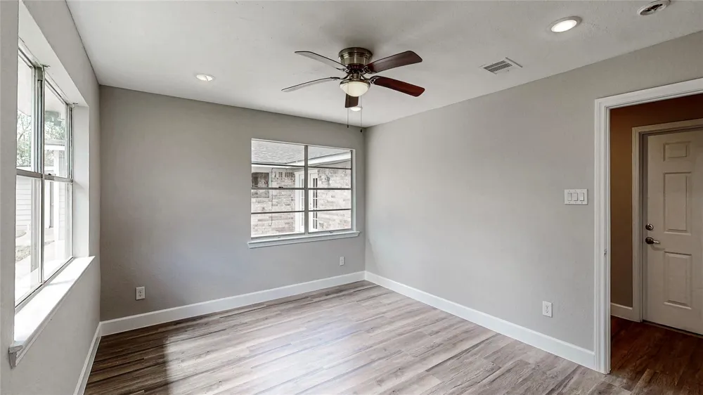 4914 29th Street Dickinson, TX 77539