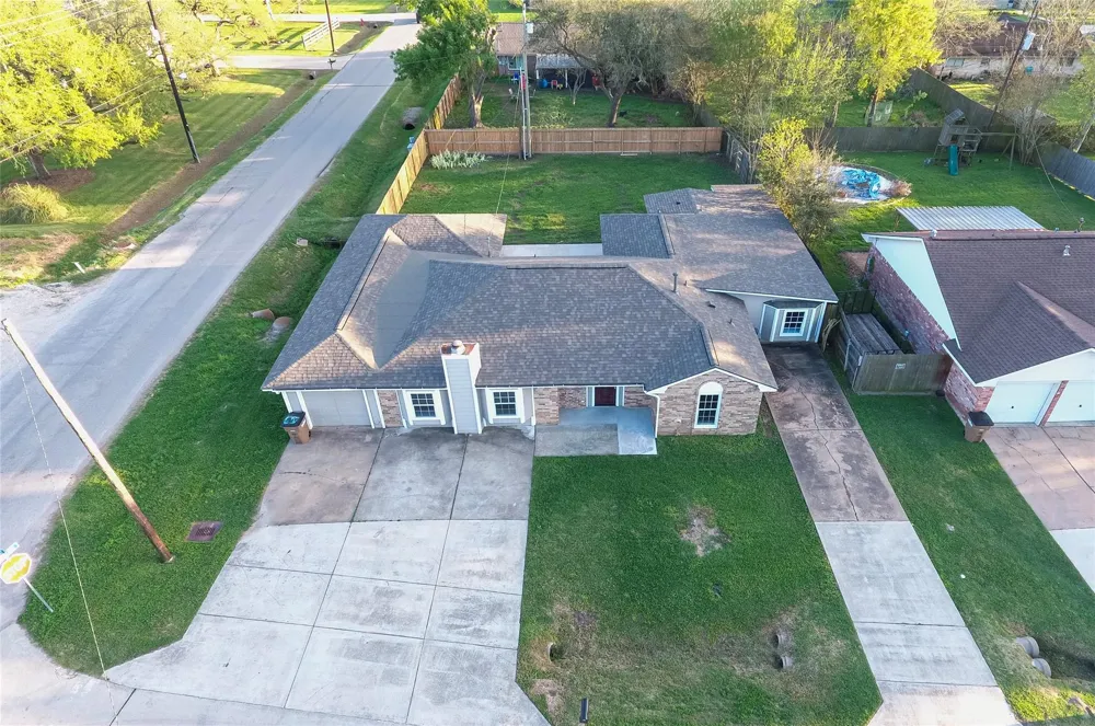 4914 29th Street Dickinson, TX 77539