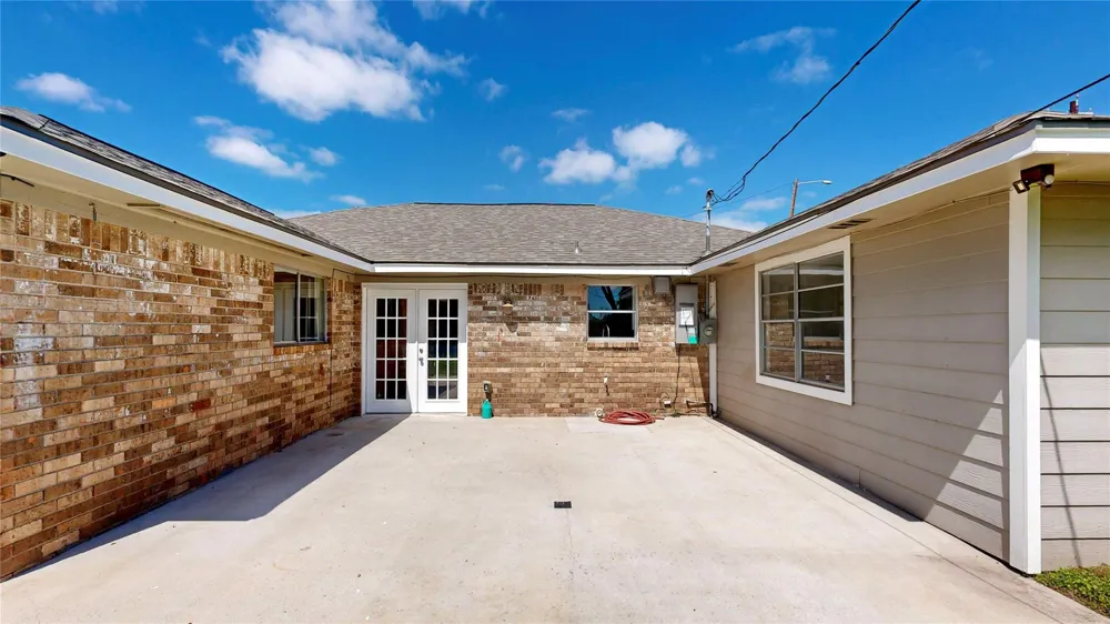 4914 29th Street Dickinson, TX 77539