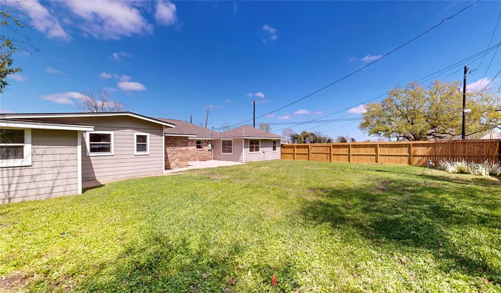 4914 29th Street Dickinson, TX 77539