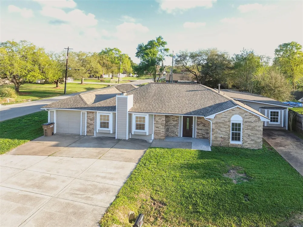 4914 29th Street Dickinson, TX 77539