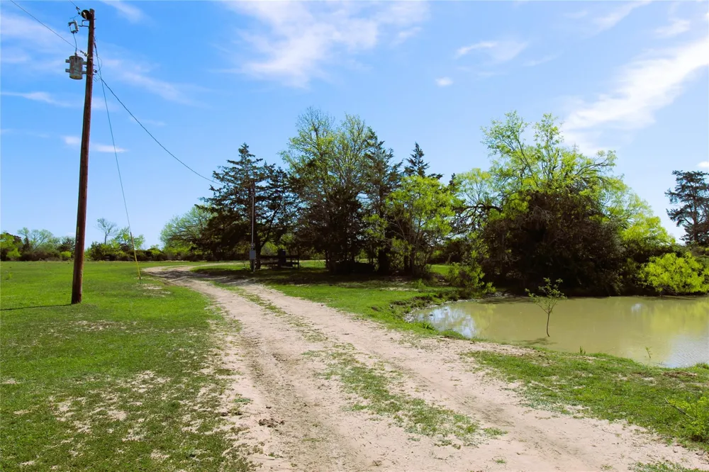 County Road 138 Hallettsville, TX 77964