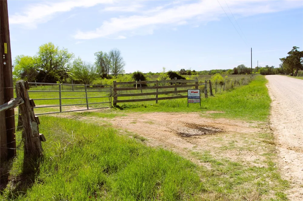 County Road 138 Hallettsville, TX 77964