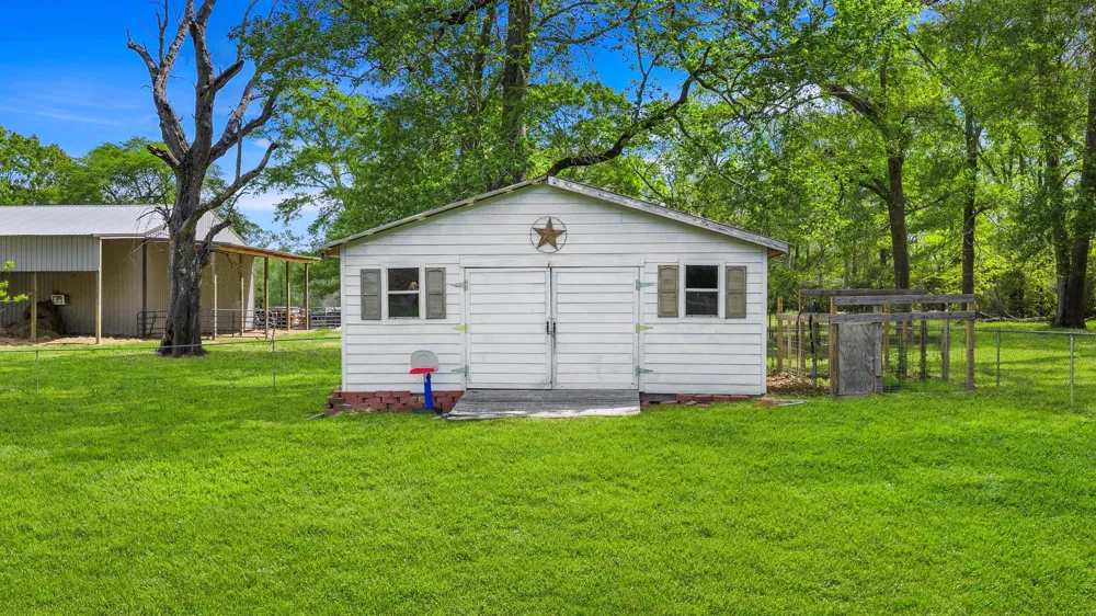 200 Manuel Road Shepherd, TX 77371