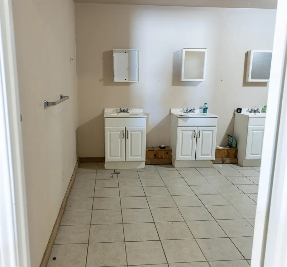 600 NE Avenue Kermit, TX 79745