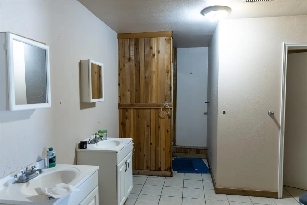 600 NE Avenue Kermit, TX 79745