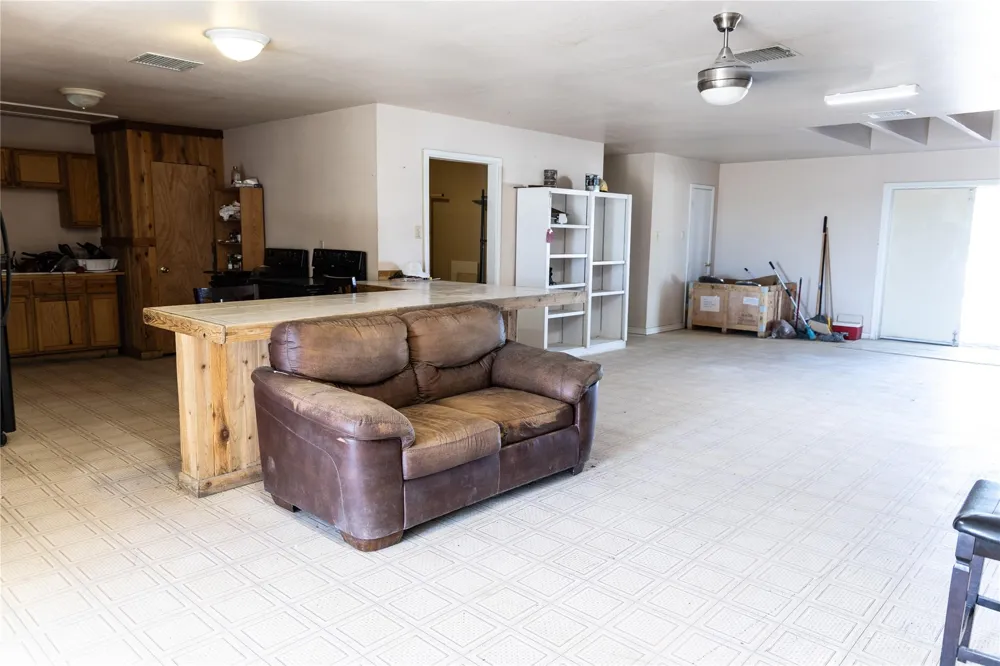 600 NE Avenue Kermit, TX 79745