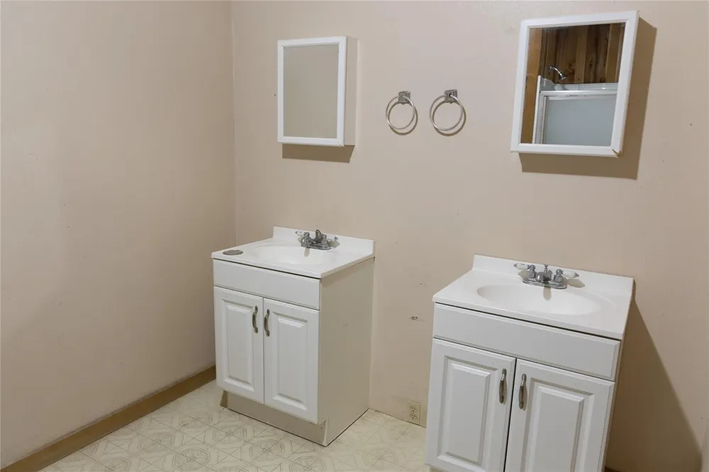 600 NE Avenue Kermit, TX 79745