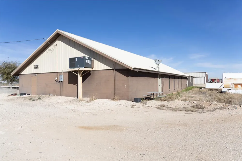 600 NE Avenue Kermit, TX 79745