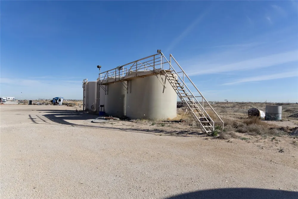 600 NE Avenue Kermit, TX 79745