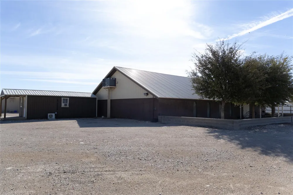 600 NE Avenue Kermit, TX 79745