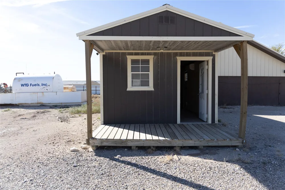 600 NE Avenue Kermit, TX 79745