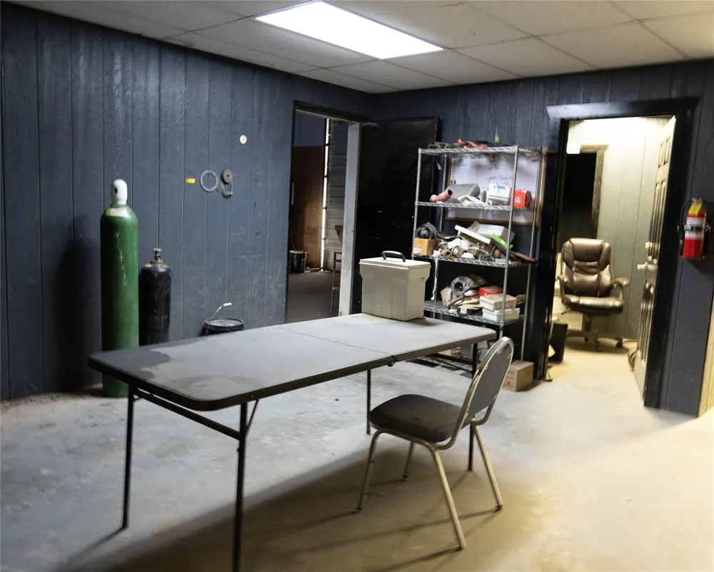 600 NE Avenue Kermit, TX 79745