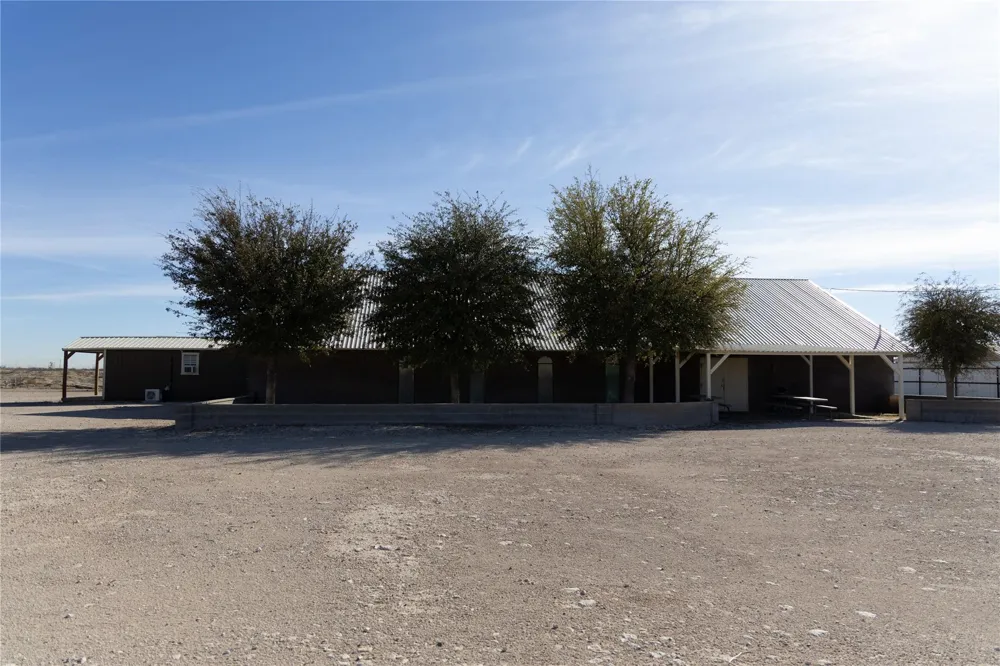 600 NE Avenue Kermit, TX 79745