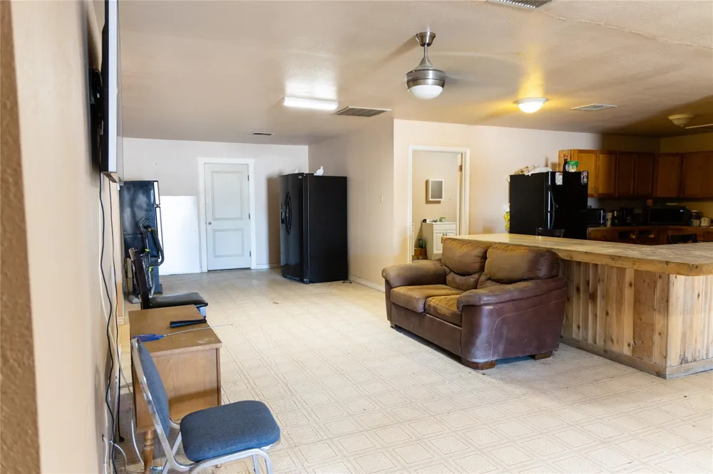 600 NE Avenue Kermit, TX 79745