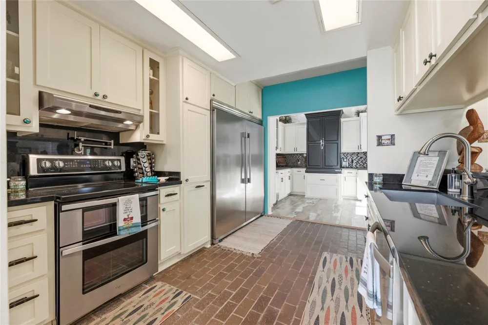 800 Northwoods Drive Point Blank, TX 77364