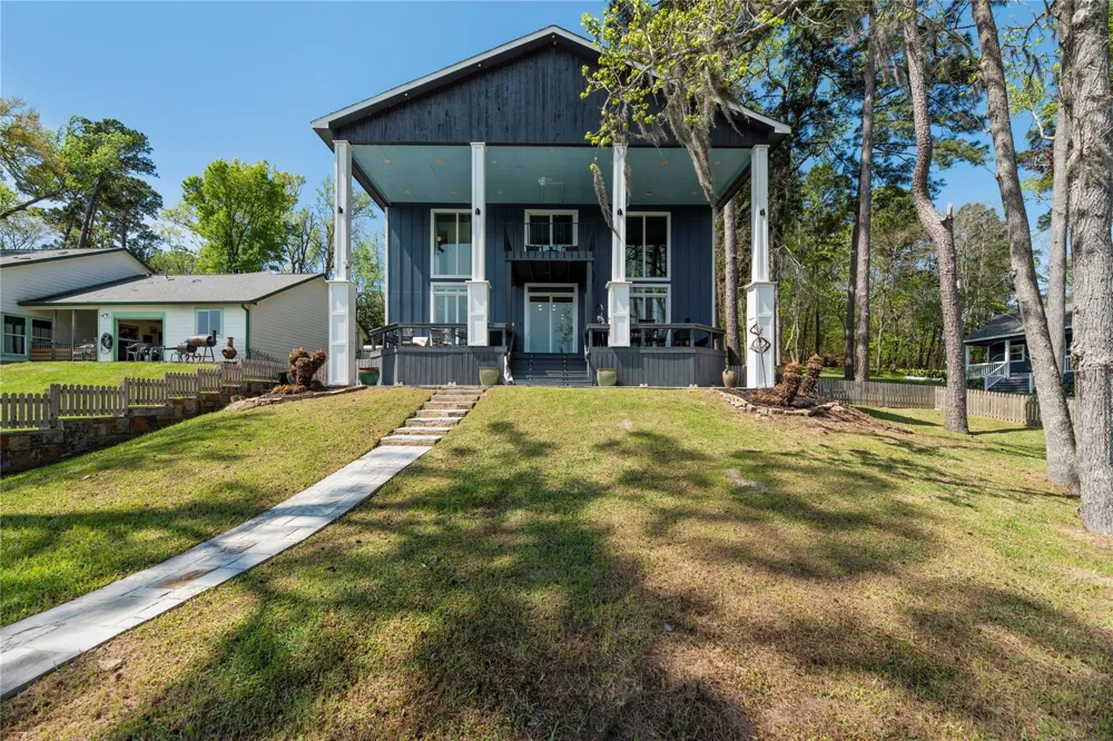 800 Northwoods Drive Point Blank, TX 77364
