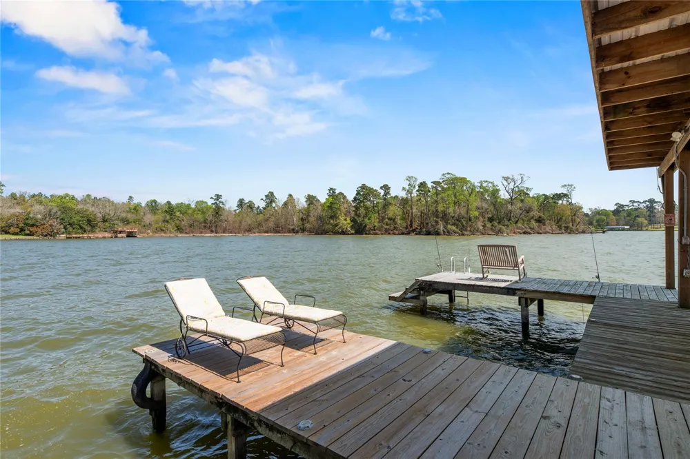 800 Northwoods Drive Point Blank, TX 77364