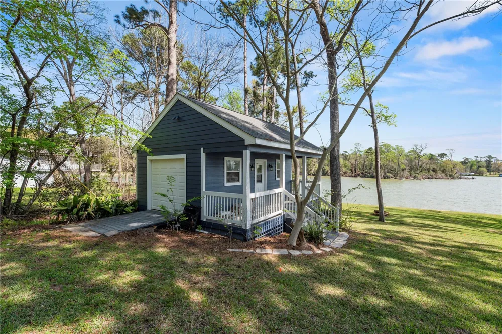 800 Northwoods Drive Point Blank, TX 77364