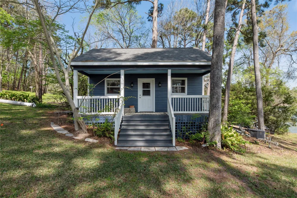 800 Northwoods Drive Point Blank, TX 77364