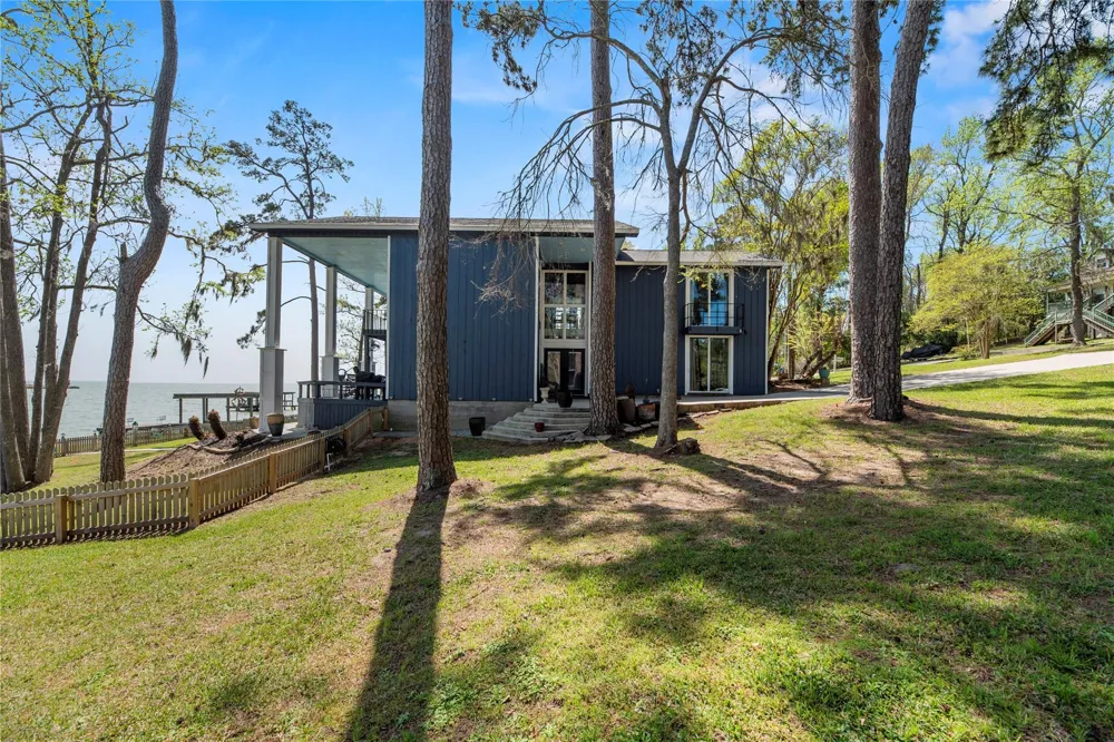 800 Northwoods Drive Point Blank, TX 77364