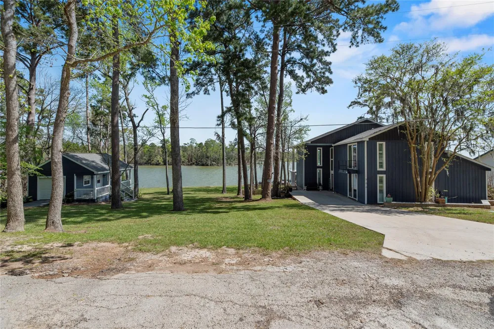 800 Northwoods Drive Point Blank, TX 77364