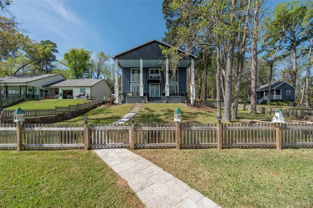800 Northwoods Drive Point Blank, TX 77364